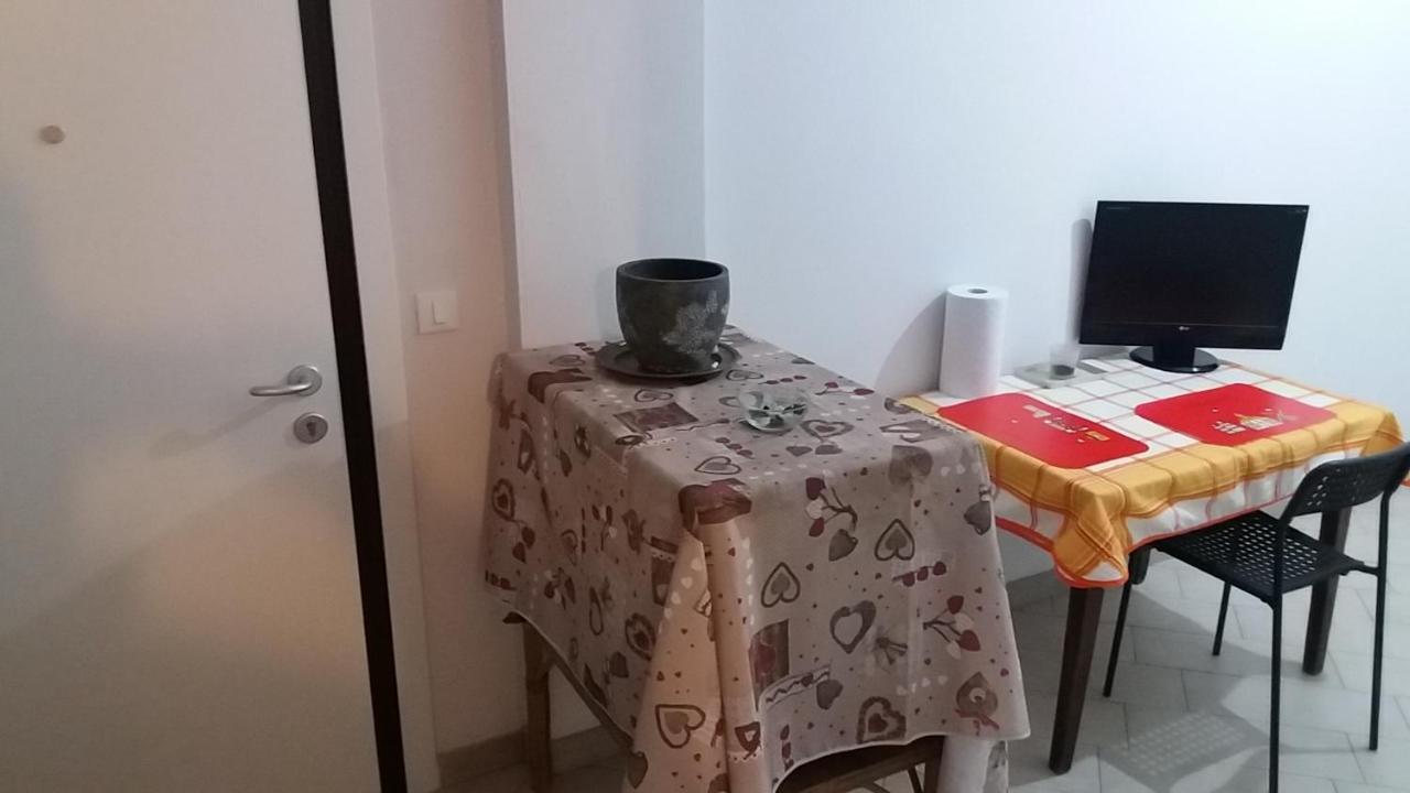 Emily'S Rooms "Villa Romana" Cir17067 Desenzano del Garda Exterior foto